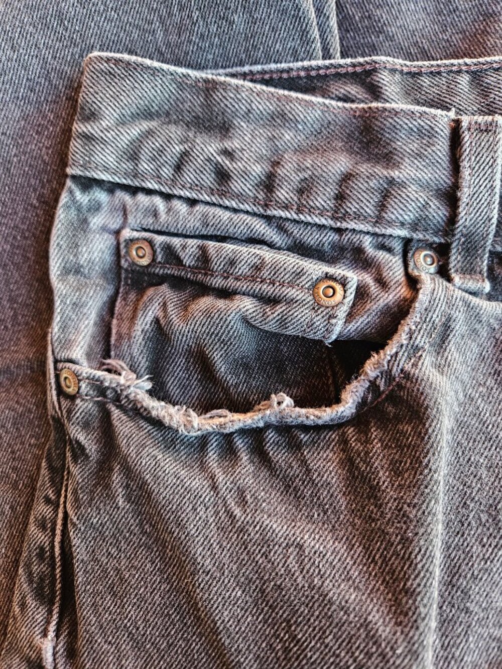 Sonoma Men’s Dark Gray Distressed Straight Leg Jeans - 34 x 32 - Picture 6 of 8